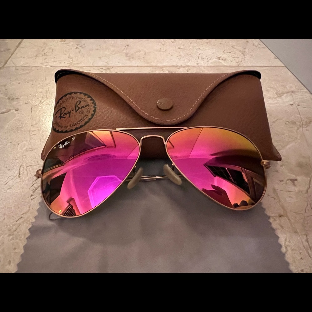 Ray Ban Aviator Flash Lenses. Color: Cyclamen